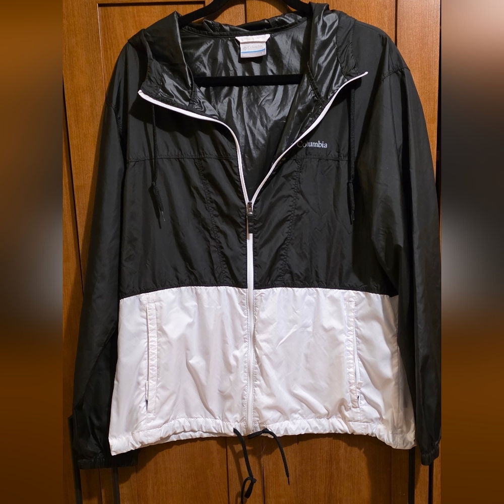 Columbia Black and White Colorblock Hooded Windbreaker Size Large